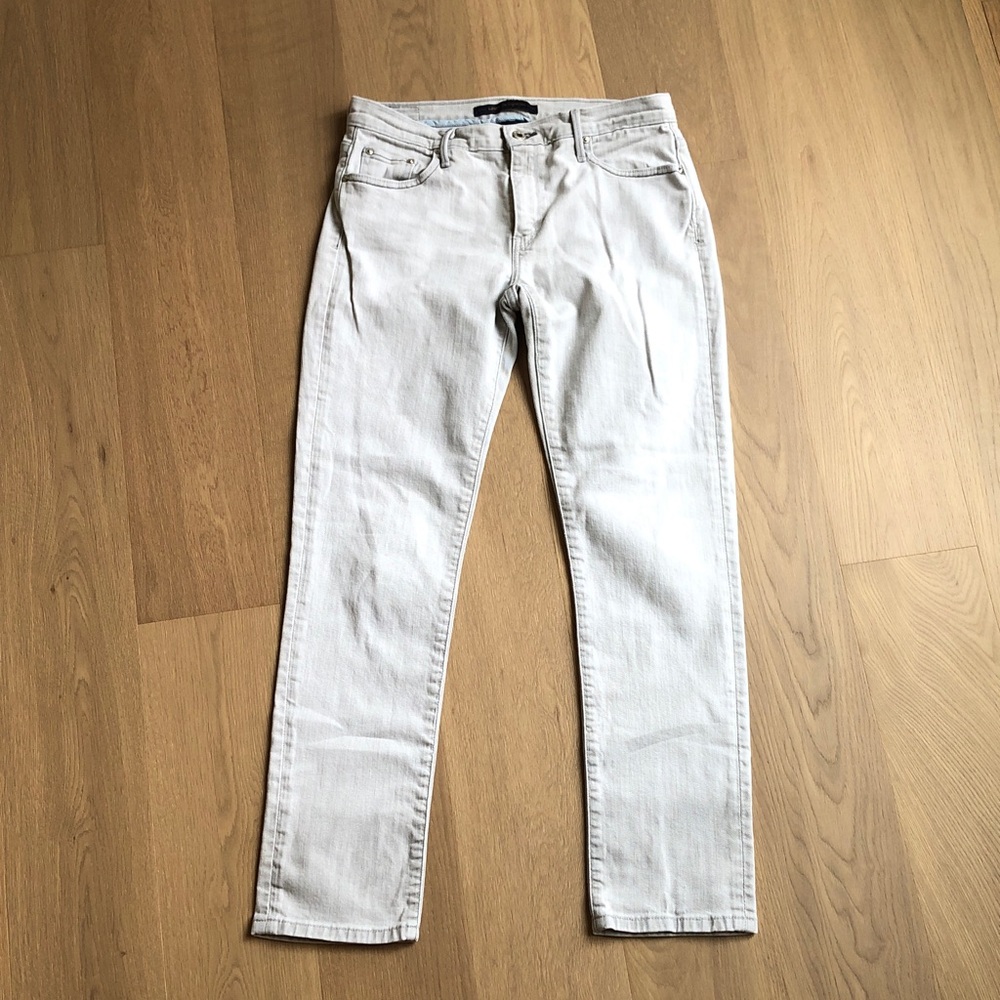 Levi's Boyfriend Straight Jeans in Light Gray, Size 6 (32 x Inseam 29) Mid-Rise